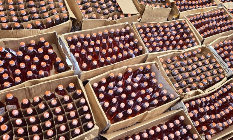 डिप्टी कमिश्नर ने कोचिया बनकर बड़ी मात्रा में बिना होलोग्राम की नकली शराब को किया जब्त