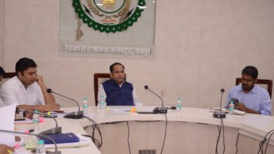 अवैध उत्खनन और परिवहन पर रखें निगरानी और सूचना मिलते ही मौके पर करें कार्रवाई : कलेक्टर