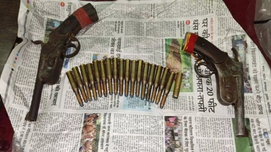 फ़िल्मी स्टाइल में कट्टे की नोंक पर बस में लूट, गिरफ्तार, 2 देशी कट्टा भी जब्त