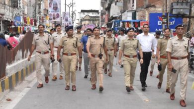 त्योहारी सीजन में पुलिस और जिला प्रशासन ने निकाला फ्लैग मार्च