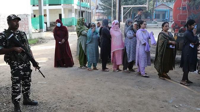 जम्मू में दोपहर एक बजे तक 41.17 फीसदी मतदान जम्मू में दोपहर एक बजे तक 41.17 फीसदी मतदान