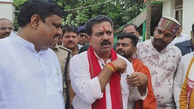 जेल पहुंचे गृहमंत्री शर्मा, लोहारीडीह हत्याकांड में गिरफ्तार लोगों से की मुलाक़ात