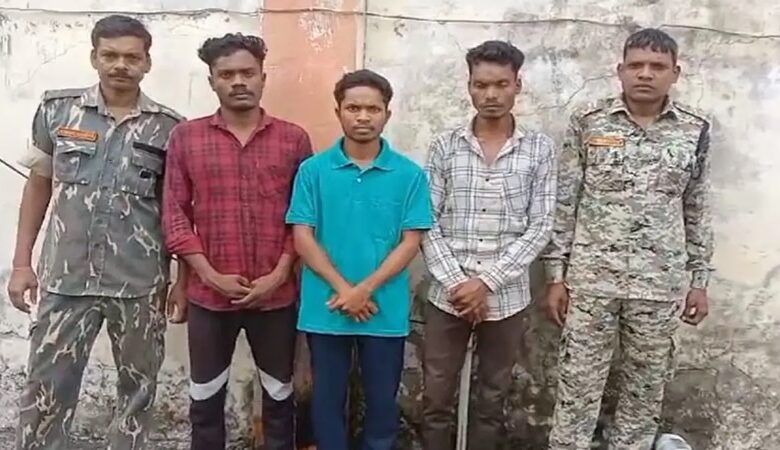 नकली नक्सली बनकर आत्मसमर्पण करने पहुंचे तीन लोग गिरफ्तार