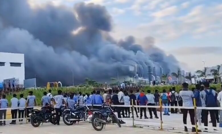 टाटा के प्लांट में लगी भीषण आग, भारी नुकसान की आशंका