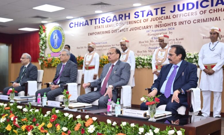 तीन न्यायाधिपतियों की उपस्थिति में छत्तीसगढ उच्च न्यायालय में राज्य स्तरीय कान्फ्रेंस का आयोजन