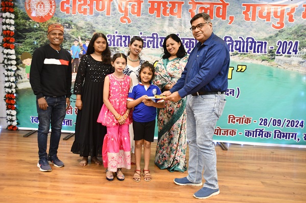 स्वच्छता ही सेवा 2024 : मंचन एवं स्वच्छता एकल गीत से स्वच्छता-संस्कार स्वच्छता का संदेश