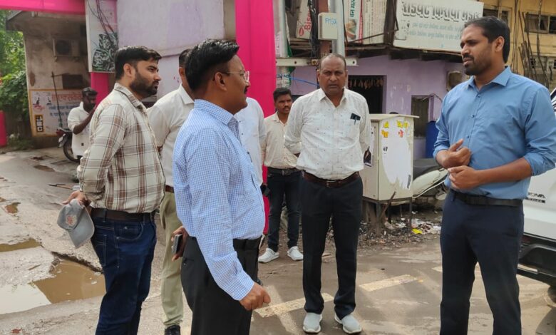 आयुक्त ने मौदहापारा की गलियों की सफाई व्यवस्था देखी