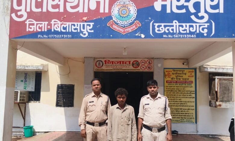 अवैध शराब बिक्री करने वाले पर बिलासपुर पुलिस का प्रहार अवैध शराब बिक्री करने वाले पर बिलासपुर पुलिस का प्रहार