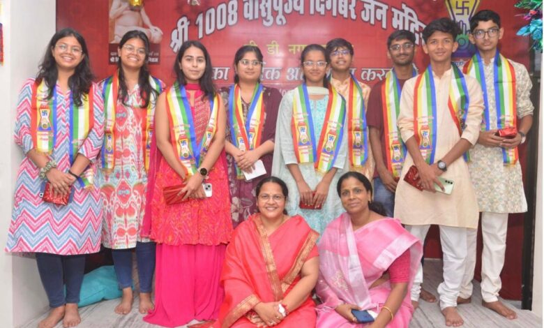 युवाओं ने बताए जैन होने के लक्षण