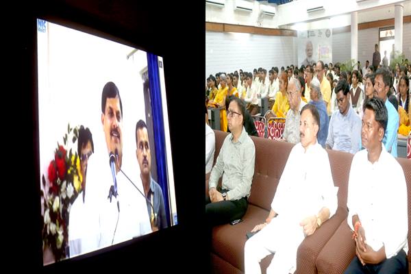 गुरू की जीवन में महत्वपूर्ण भूमिका : मुख्यमंत्री डॉ. यादव