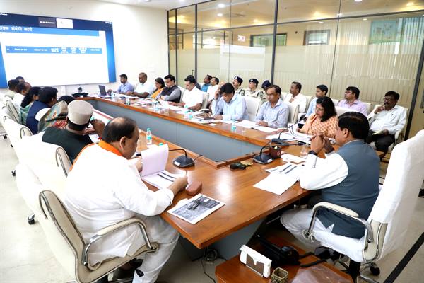 भोपाल शहर को झुग्गी मुक्त करने की शीघ्र बने कार्य योजना : मुख्यमंत्री