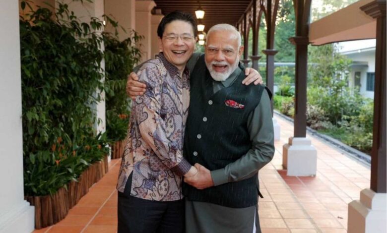 मोदी सिंगापुर और ब्रुनेई की यात्रा से लौटे दिल्ली मोदी सिंगापुर और ब्रुनेई की यात्रा से लौटे दिल्ली