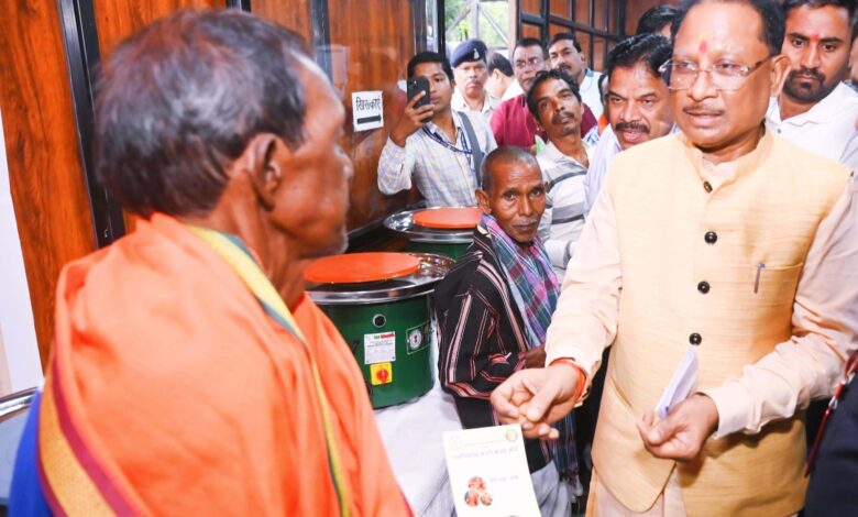 मुख्यमंत्री साय के हाथो मिला 100 कुंभकारों को इलेक्ट्रॉनिक चाक