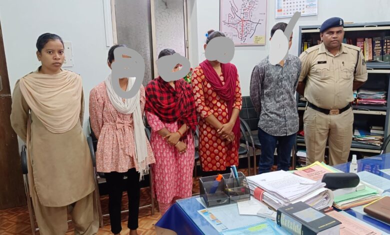 लड़कों ने की लड़कियों पर कमेंट फिर उपजा विवाद, केस दर्ज