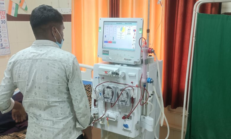जिला हॉस्पिटल में स्थापित डायलिसिस सेंटर मरीजों के लिए वरदान जिला हॉस्पिटल में स्थापित डायलिसिस सेंटर मरीजों के लिए वरदान