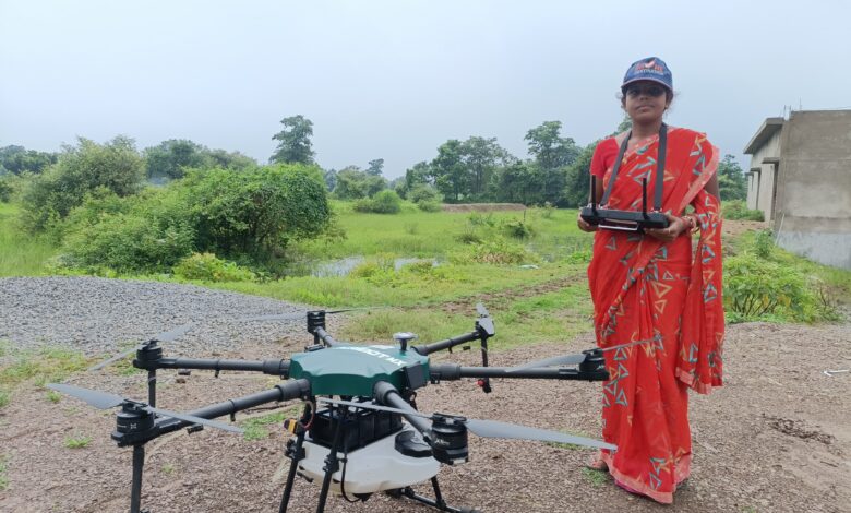 स्व रोजगार से जोड़ने स्व सहायता समूह की महिलाओं को दिया जाएगा ड्रोन प्रशिक्षण स्व रोजगार से जोड़ने स्व सहायता समूह की महिलाओं को दिया जाएगा ड्रोन प्रशिक्षण