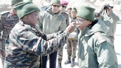 राष्ट्रपति ने सियाचिन बेस कैंप का किया दौरा, जवानों से की बातचीत