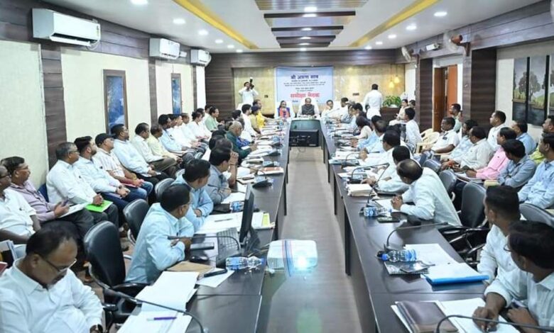 लोगों की समस्याओं का निराकरण सर्वोच्च प्राथमिकता से करें : अरुण साव