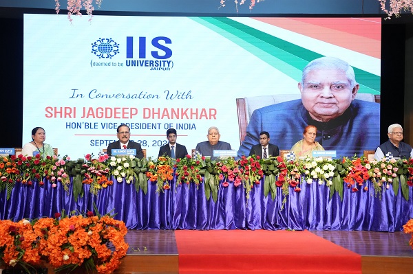 महिलाएं और शिक्षा उस रथ के दो पहिये हैं जो देश को ‘विकसित भारत’ की ओर ले जाएंगे