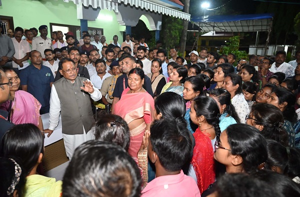 मुख्यमंत्री साय से बगिया में मिलने वालों का लगा रहा तांता