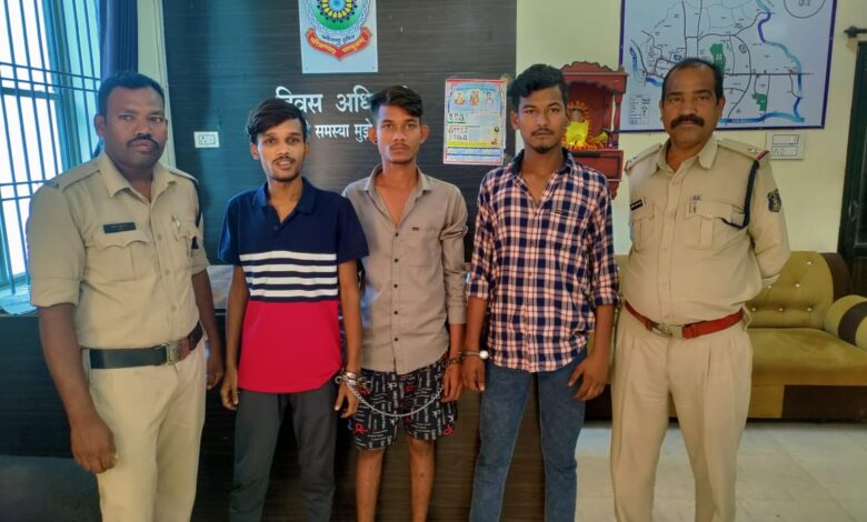 गणेश उत्सव देखने आये लोगों से जबरन विवाद कर मारपीट करने वाले फरार आरोपी गिरफ्तार