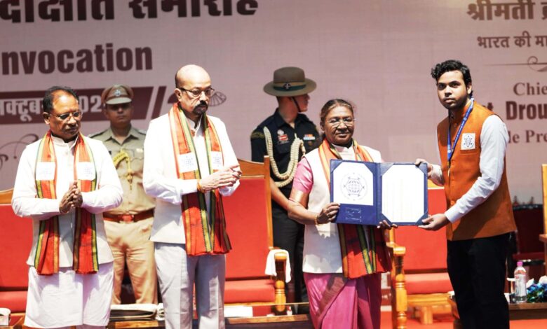 आईआईटियन्स ने वैश्विक स्तर पर बनाई अपनी विशेष पहचान : राष्ट्रपति द्रौपदी मुर्मु आईआईटियन्स ने वैश्विक स्तर पर बनाई अपनी विशेष पहचान : राष्ट्रपति द्रौपदी मुर्मु