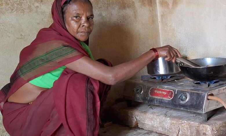 इस दिवाली, गरीब महिलाओं के हाथ नहीं रहेंगे खाली