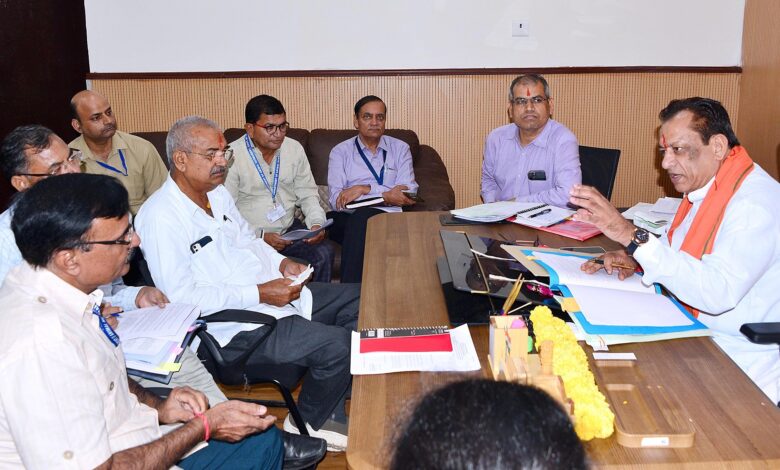 मुख्यमंत्री मंगला पशु बीमा योजना के संबंध में पशुपालन मंत्री ने ली बैठक