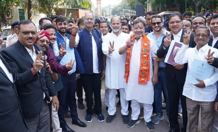 भाजपा का शक्ति प्रदर्शन के बाद बीजेपी प्रत्याशी सुनील सोनी ने दाखिल किया नामांकन