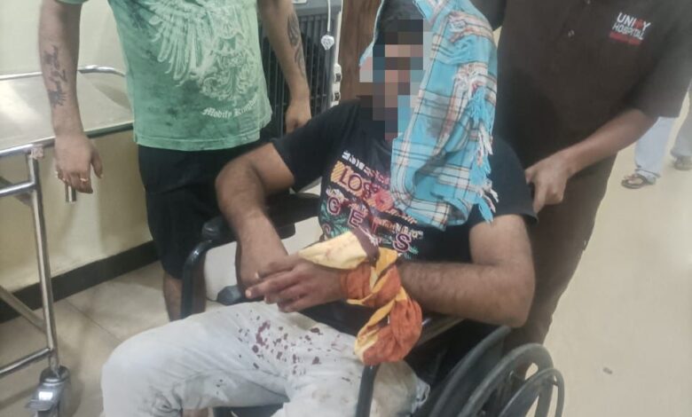 गले और हाँथ की नस काट कर युवक ने किया आत्महत्या का प्रयास, डायल 112 ने बचाया