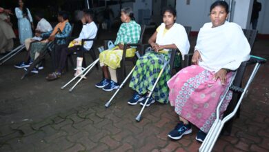 नक्सलियों के आईईडी में पैर गवाने वाले नक्सल पीड़ितों को मिला कृत्रिम पैर का संबल