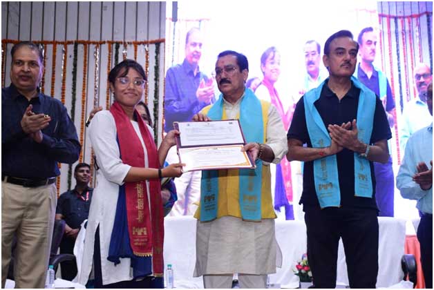 सफलता के नए आयाम छूने का संकल्प लें: कौशल विकास मंत्री टेटवाल