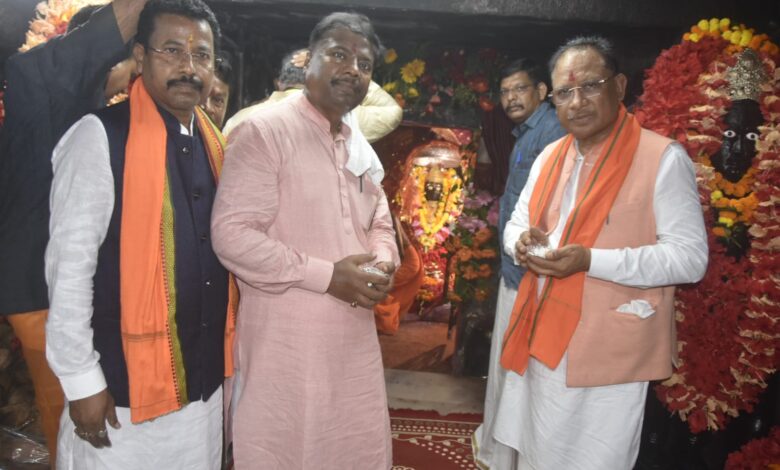 मुख्यमंत्री साय ने दंतेश्वरी की पूजा-अर्चना कर प्रदेशवासियों की खुशहाली की कामना की मुख्यमंत्री साय ने दंतेश्वरी की पूजा-अर्चना कर प्रदेशवासियों की खुशहाली की कामना की