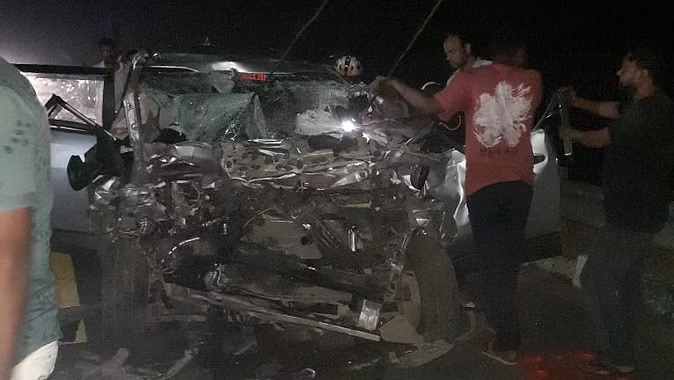 भीषण सड़क हादसा : ट्रक में घुसी तेज रफ्तार कार, दो विदेशी युवतियों समेत तीन की मौत