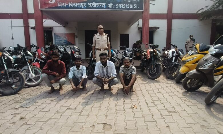 मैत्री चौक में चाकू तलवार लहराकर दहशतगर्दी फैलाने वाले गिरफ्तार