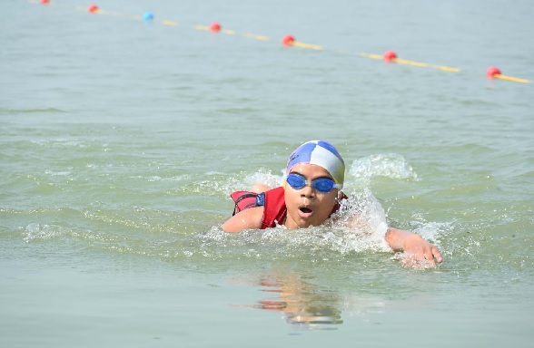 लोगों ने लिया जल ओलंपिक का आनंद लोगों ने लिया जल ओलंपिक का आनंद