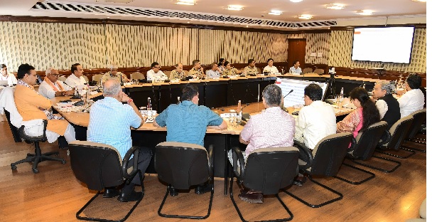 CM ने ली गृह विभाग की समीक्षा बैठक, अपराधी या तो अपराध छोड़ दें या प्रदेश