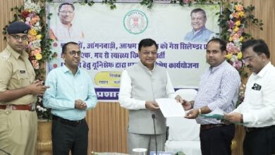 मंत्री देवांगन ने स्वास्थ्य कर्मियों एवं अतिथि शिक्षकों को प्रदान किया नियुक्ति पत्र