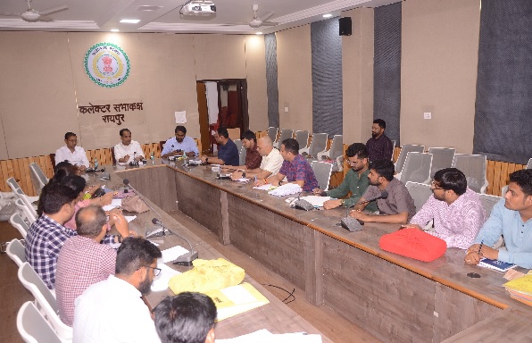 कलेक्टर डाॅ. गौरव सिंह की अध्यक्षता में अनाधिकृत निर्माणों के 256 प्रकरणों का निराकरण