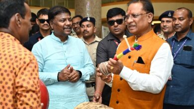 सीएम ने प्रथम छत्तीसगढ़ हरित शिखर सम्मेलन का किया शुभारंभ, पारंपरिक हर्बल उत्पादों और लोक कला की प्रदर्शनी सीएम ने प्रथम छत्तीसगढ़ हरित शिखर सम्मेलन का किया शुभारंभ, पारंपरिक हर्बल उत्पादों और लोक कला की प्रदर्शनी