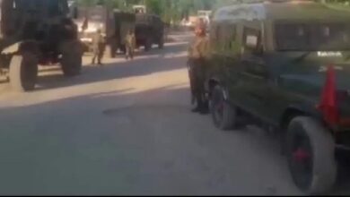 जम्मू-कश्मीर के गुलमर्ग में सुरक्षाबलों के वाहन पर आतंकी हमला