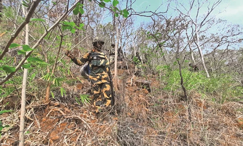 अबूझमाड़ के जंगलों में सुरक्षाबलों ने नक्सलियों के खिलाफ बड़ा ऑपरेशन, पांच नक्सली ढेर अबूझमाड़ के जंगलों में सुरक्षाबलों ने नक्सलियों के खिलाफ बड़ा ऑपरेशन, पांच नक्सली ढेर