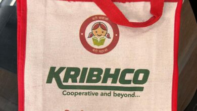 सहकार उपहार स्टोर से सब्जियां खरीदने के लिये उपलब्ध कराये कपड़े के बैग