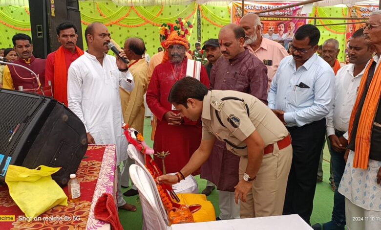 मुंगेली में लोक नृत्य प्रतियोगिता मे शामिल हुए पुलिस अधीक्षक भोजराम पटेल