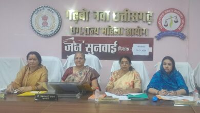 पूर्व पति ने सार्वजनिक रूप से कान पकड़कर माफी मांगा