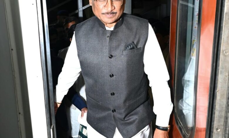 मुख्यमंत्री साय ट्रेन से बिलासपुर के लिए हुए रवाना