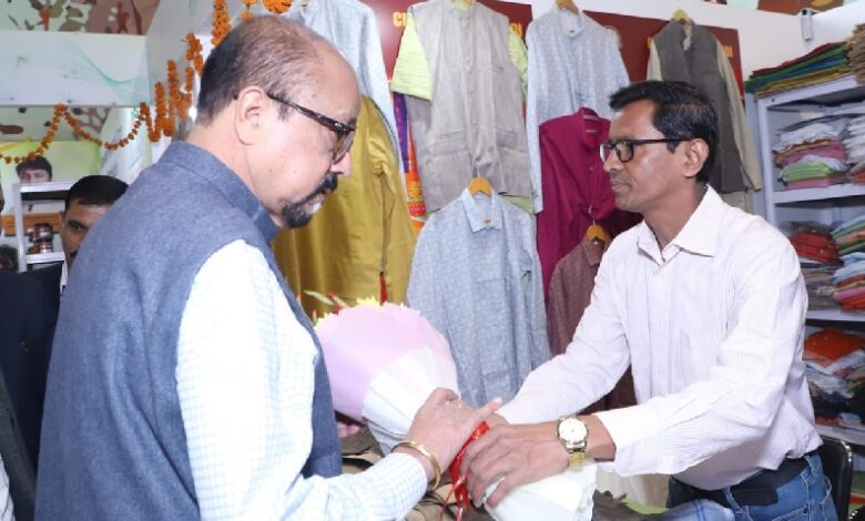 राज्यपाल रमेन डेका ने किया अंतरराष्ट्रीय व्यापार मेला में छत्तीसगढ़ पवेलियन का भ्रमण