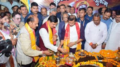 भगवान श्रीकृष्ण ने गोवर्धन पर्वत धारण कर प्रकृति से जुड़ने का संदेश दिया : मुख्यमंत्री डॉ. यादव