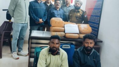 पुरी-अहमदाबाद एक्सप्रेस में 9 लाख गांजा और तस्कर गिरफ्तार