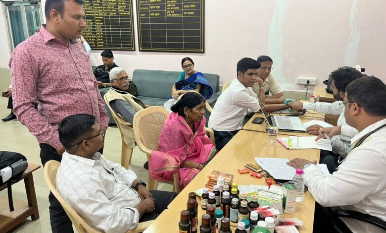 प्रेस क्लब में निः शुल्क आयुर्वेदिक चिकित्सा शिविर, 80 पत्रकारों और परिजनों का परीक्षण प्रेस क्लब में निः शुल्क आयुर्वेदिक चिकित्सा शिविर, 80 पत्रकारों और परिजनों का परीक्षण